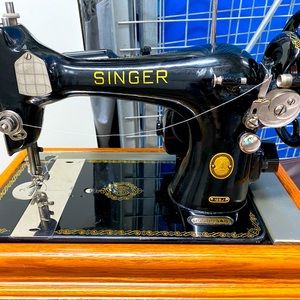 MAKE ME AN OFFER!!! Super cool antique sewing machine